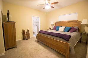 3 bedrooms, desk, WiFi
