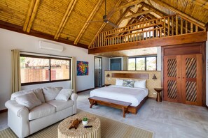 5 bedrooms, in-room safe, iron/ironing board, travel cot - Kanu Private Island Belize (Placencia)