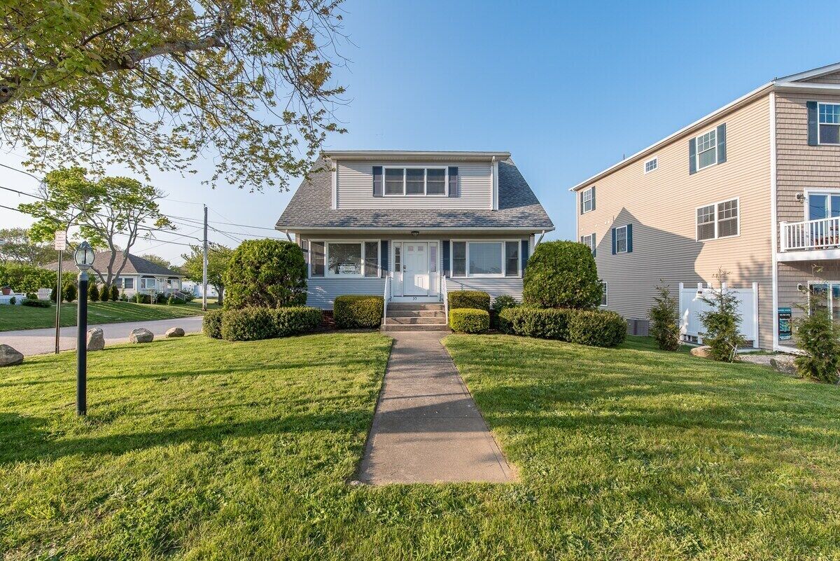 Meticulous Scarborough Beach Home!!