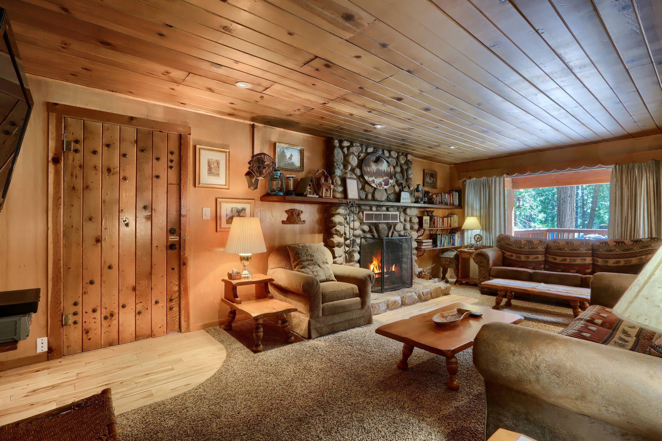 TV, fireplace, DVD player