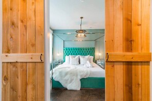 3 habitaciones, tabla de planchar con plancha, wifi y ropa de cama