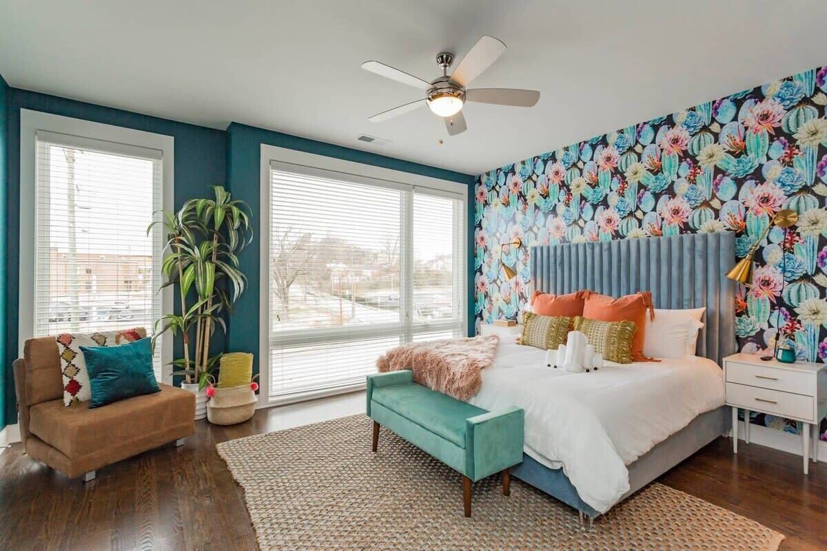 3 habitaciones, tabla de planchar con plancha, wifi y ropa de cama 