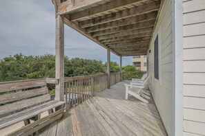 Terrace/patio - 3218 - Swab The Duck, Duck beach cottage with ocean and sound views and private pool (Duck)