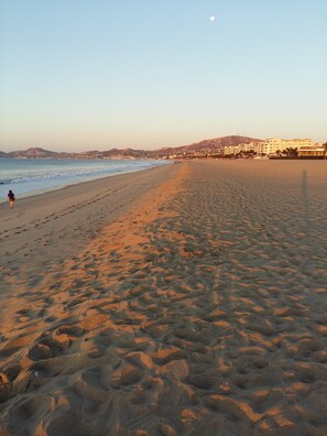 Beach nearby, sun loungers, beach towels