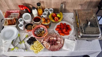 Petit déjeuner buffet (20 RON par personne)