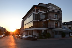 Façade de l’hébergement - soirée/nuit