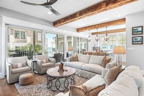 Fernseher, DVD-Player, Videothek