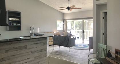 Beautiful waterfront Condo, minutes from downtown, shopping and fishing!