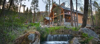 (1R) Rustic Retreat at The Redwoods In Yosemite