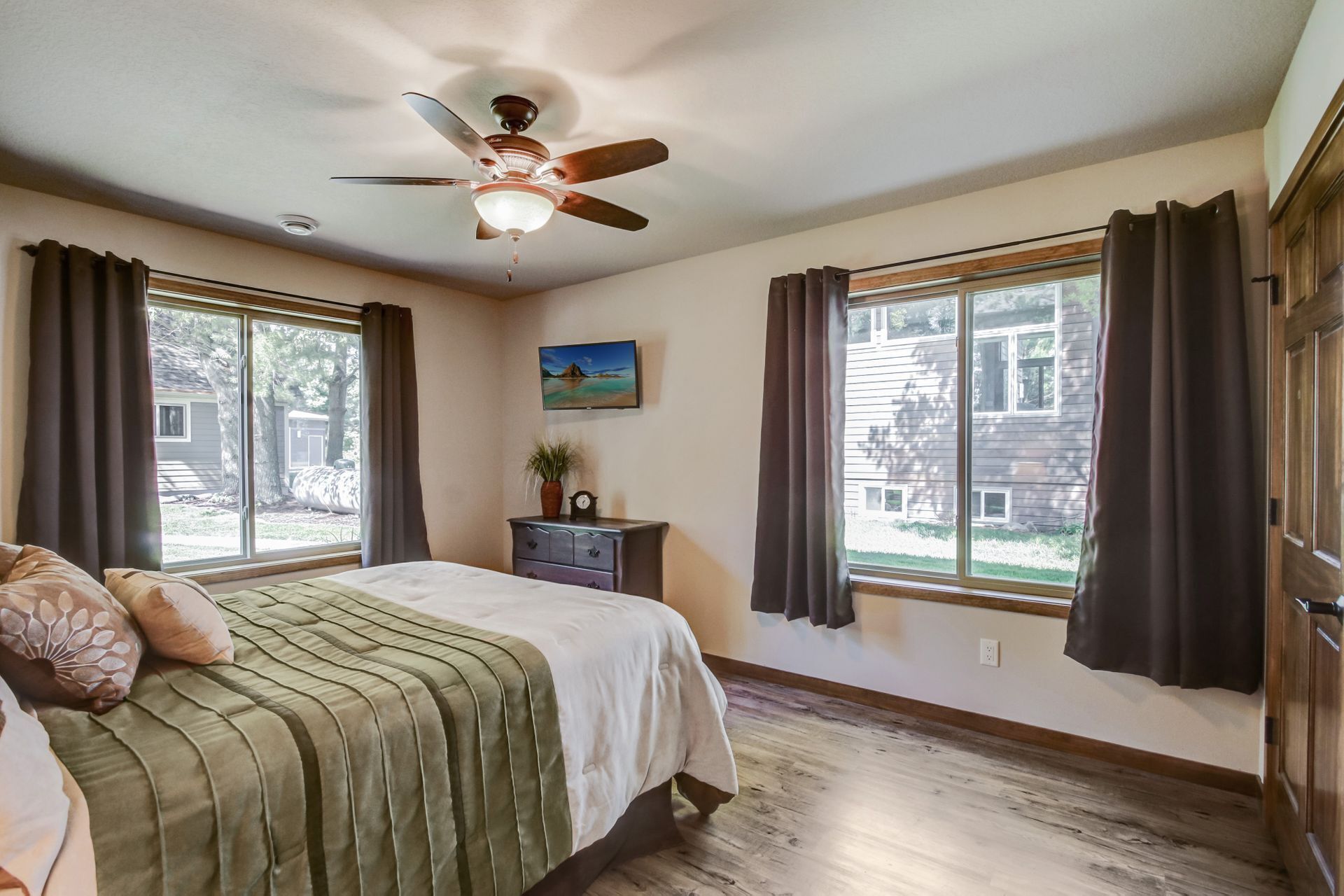 Lakefront Cabin on Lower Long Lake in New Auburn WI