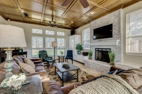 Smart TV, fireplace, video games, table tennis