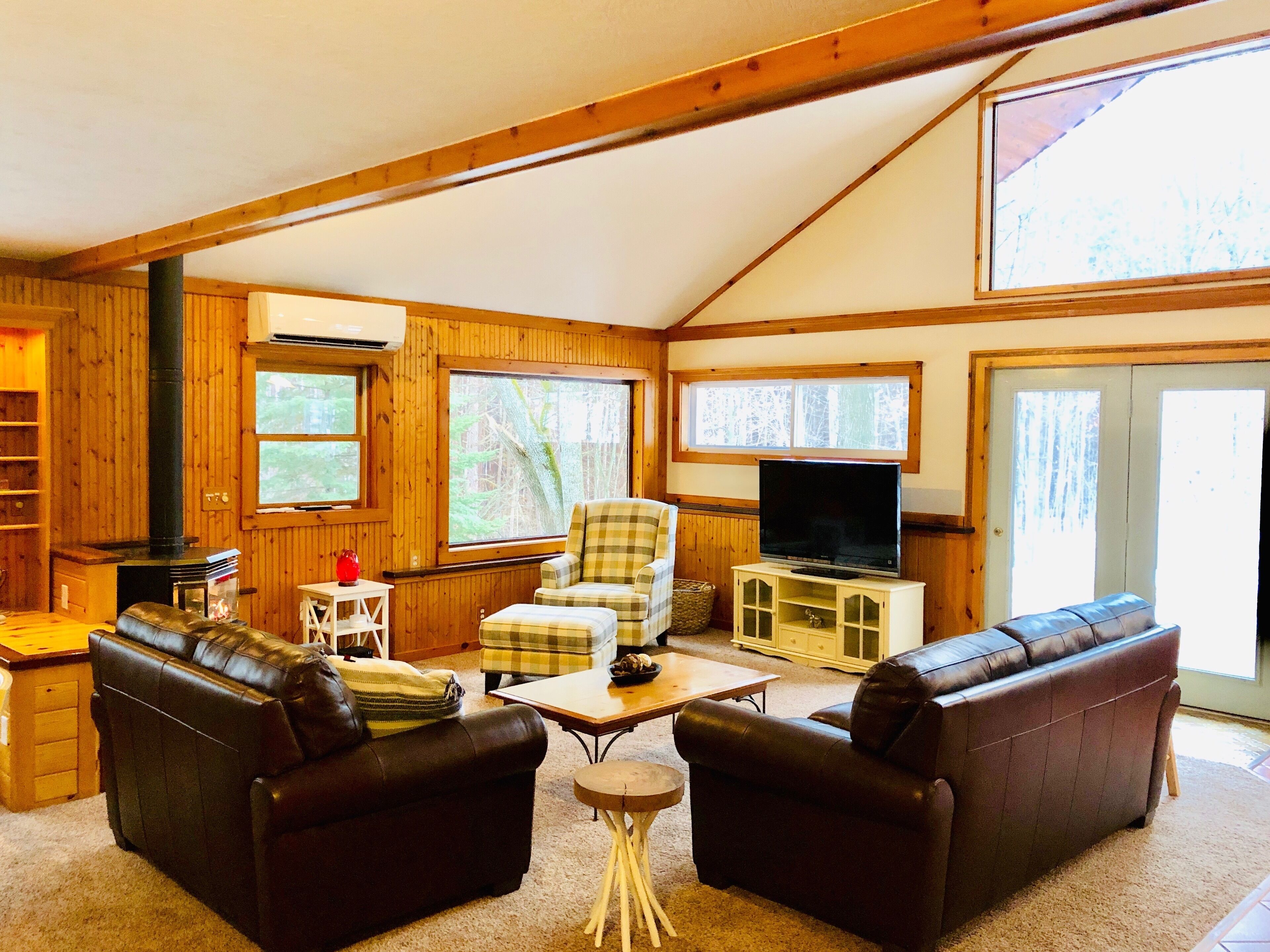 "ZEN House" minutes from Boyne city, Golf and Deer lake