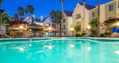 Escape to Luxury at Desert Club Resort - Your Ultimate Desert Oasis Awaits