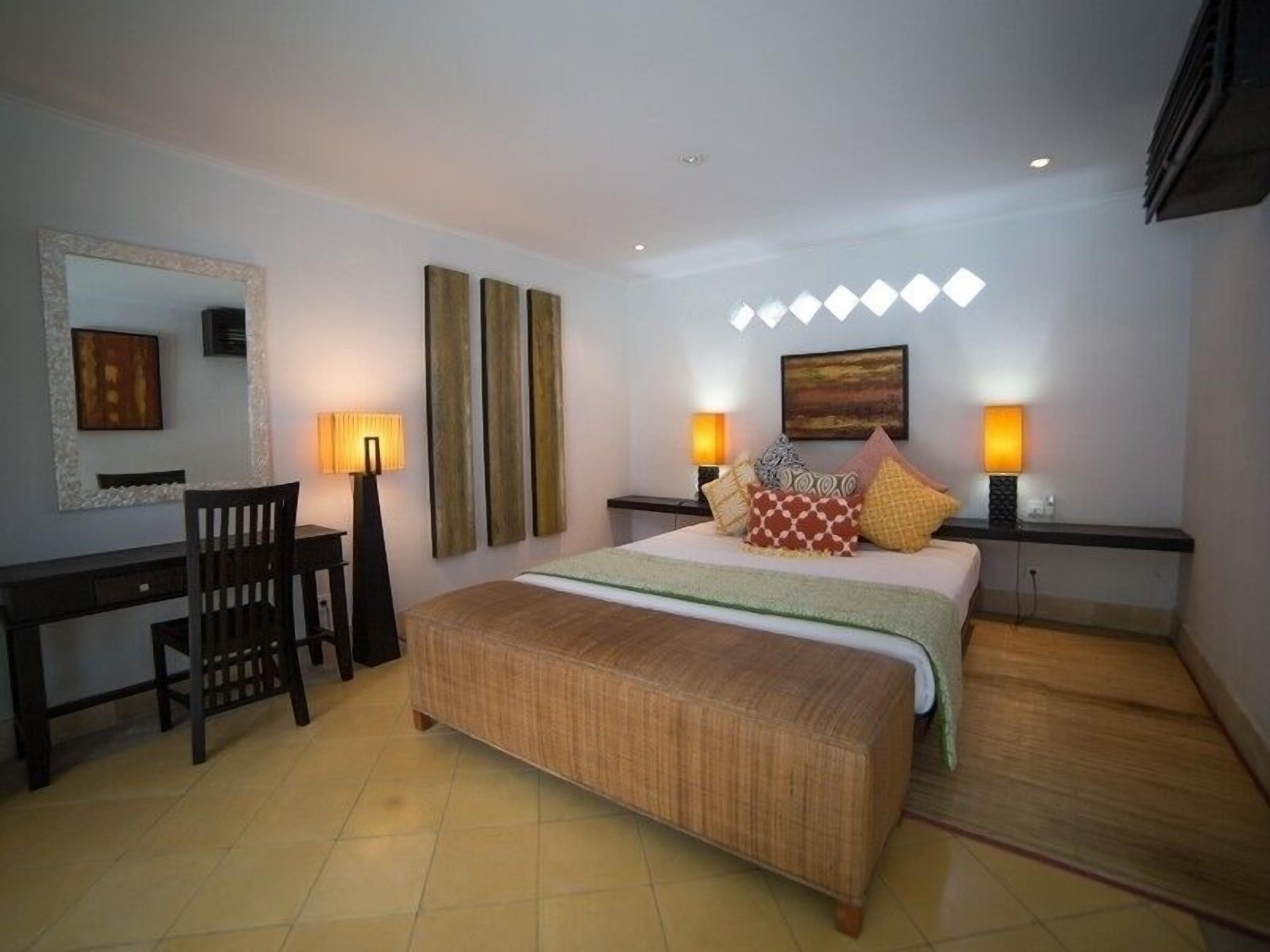 Walking distance to Beach! 