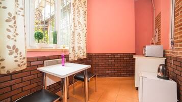 Apartment | Private kitchen | Fridge, microwave, electric kettle, cookware/dishes/utensils