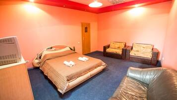 Apartment | Iron/ironing board, free WiFi, bed sheets