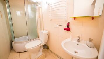Apartment | Bathroom | Shower, free toiletries, hair dryer, towels