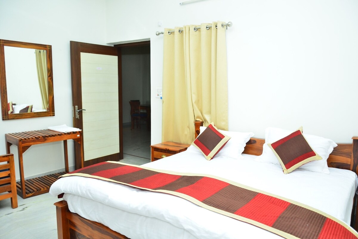 In-room safe, desk, soundproofing, WiFi (free)