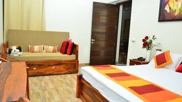 In-room safe, desk, soundproofing, free WiFi