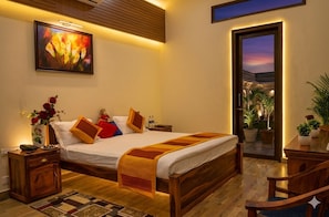 In-room safe, desk, soundproofing, free WiFi