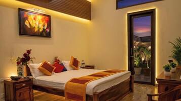 In-room safe, desk, soundproofing, WiFi (free)