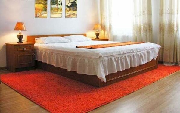 Apartment | Iron/ironing board, free WiFi, bed sheets - 1 Bedroom Apartment Martovicha 3 (Lviv)