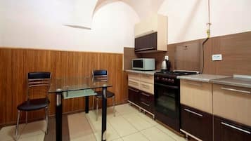 Apartment, 1 Double Bed with Sofa bed | Private kitchen | Fridge, microwave, oven, stovetop