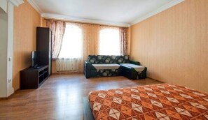 Apartment, 1 Double Bed with Sofa bed | Iron/ironing board, free WiFi, bed sheets - 1 Bedroom Apartment Ruska 4 (Lviv)