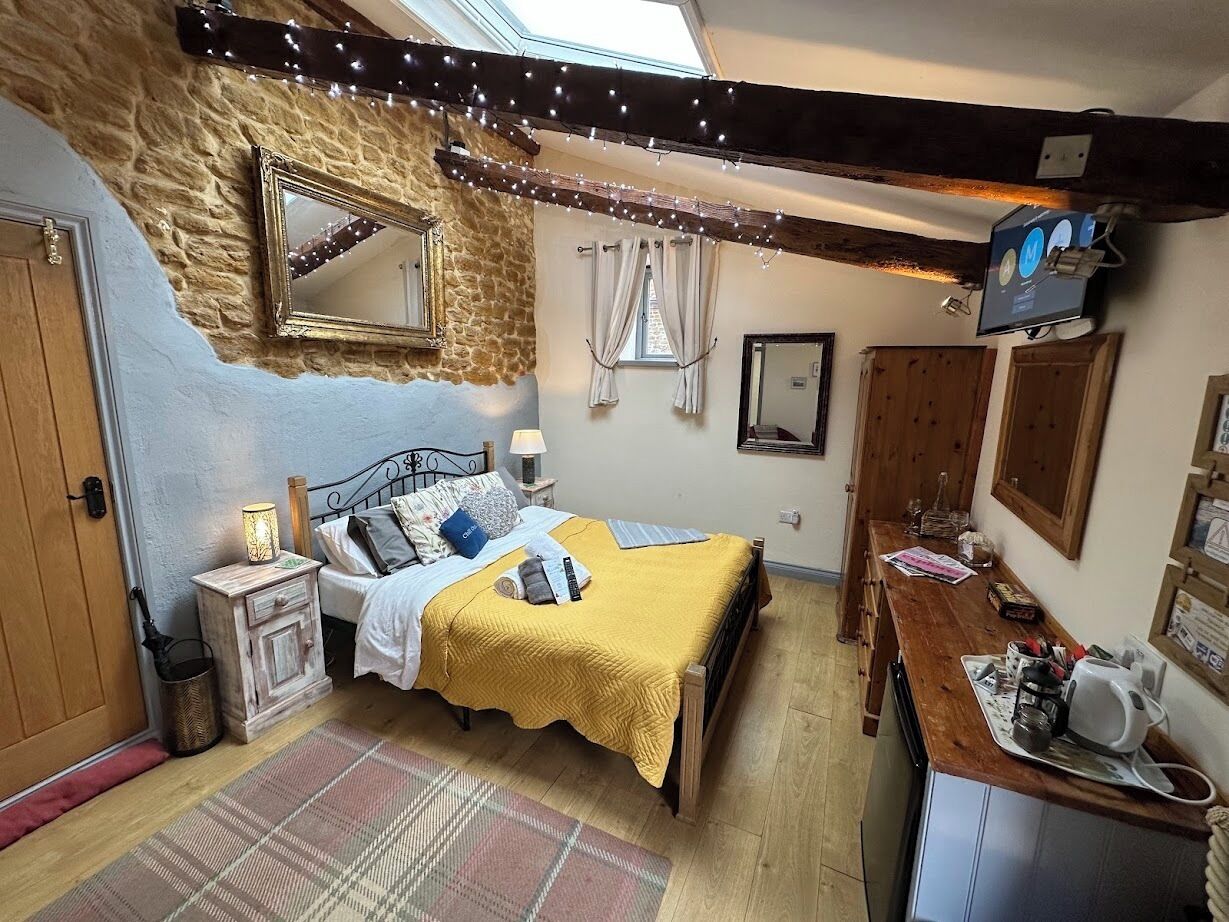 1 bedroom, desk, free WiFi, bed sheets