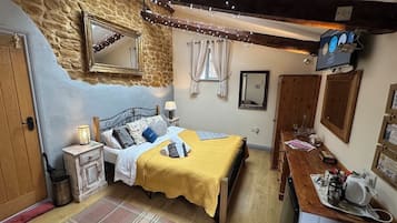 1 bedroom, desk, free WiFi, bed sheets