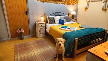 1 bedroom, desk, free WiFi, bed sheets