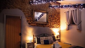 1 bedroom, desk, WiFi (free), bed sheets