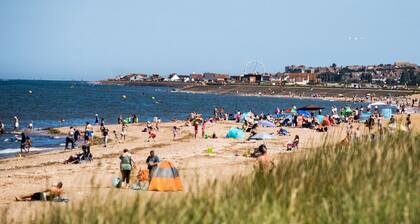 B&B - En suite - Dog Friendly - Own Entrance - 2 Minutes Walk to Beach