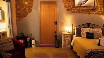 1 bedroom, desk, free WiFi, bed sheets