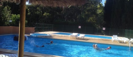 Außenpool (je nach Saison geöffnet), Cabañas (kostenlos), Liegestühle