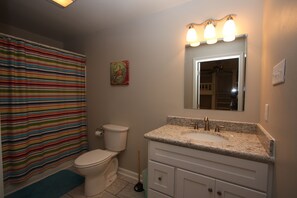 House, 4 Bedrooms | Bathroom