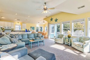 TV, fireplace, DVD player