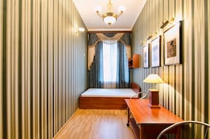 Iron/ironing board, free WiFi, bed sheets