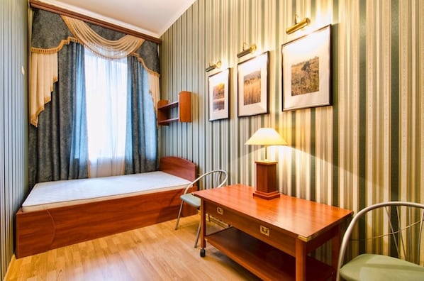 Iron/ironing board, free WiFi, bed sheets