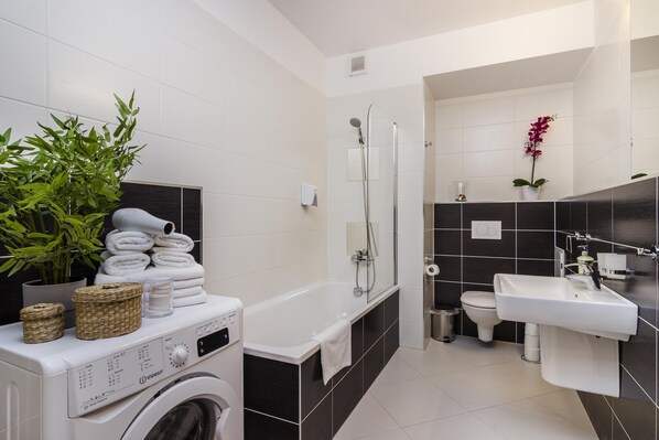 Apartment | Bathroom