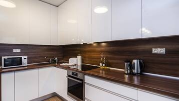 Apartment | Private kitchen | Fridge, microwave, oven, stovetop