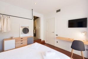 3 chambres, fer et planche à repasser