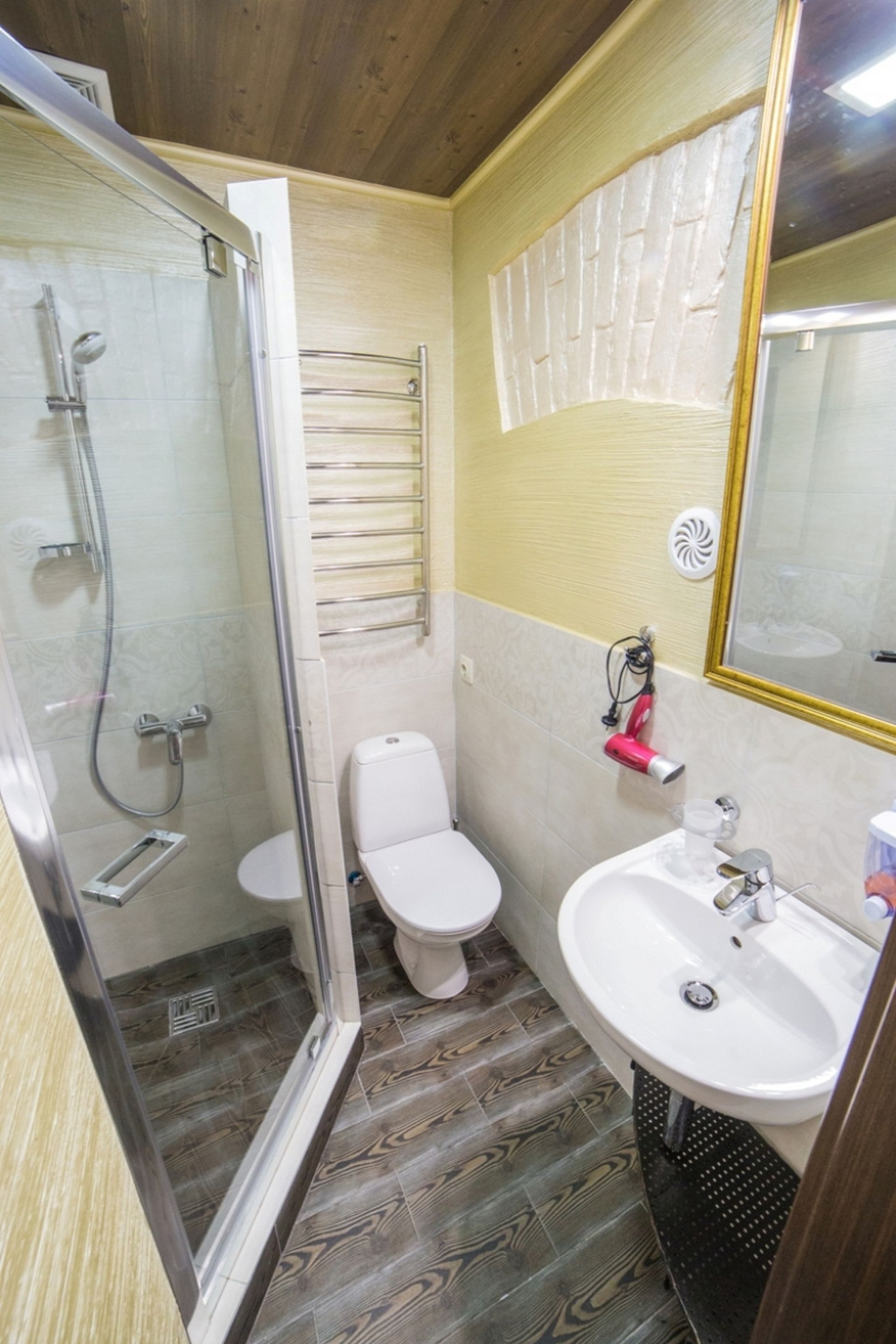Monolocale | Bagno | Doccia, set di cortesia gratuito, asciugacapelli, pantofole