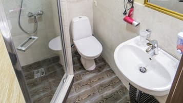 Monolocale | Bagno | Doccia, set di cortesia gratuito, asciugacapelli, pantofole