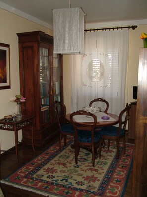 Free daily local cuisine breakfast  - B&B Arco Di San Francesco (Atri)