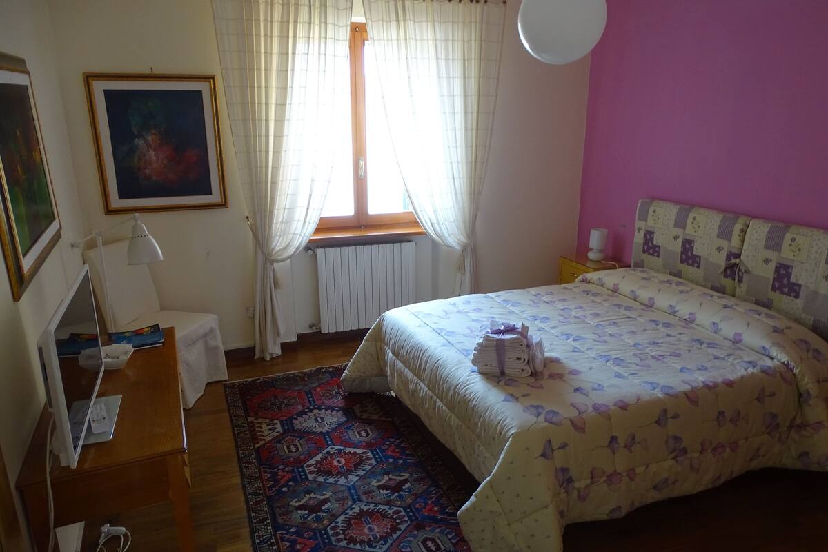 Desk, blackout curtains, free WiFi, bed sheets
