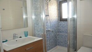 Shower, towels