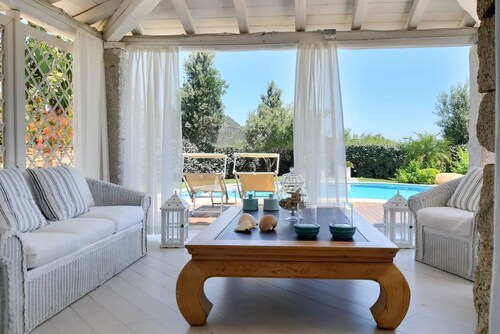 VILLA BOUGAINVILLEA with pool and private garden, just 500 meters from the sea