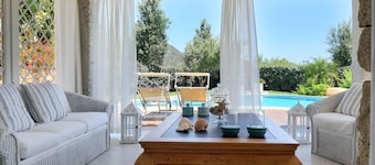 VILLA BOUGAINVILLEA with pool and private garden, just 500 meters from the sea