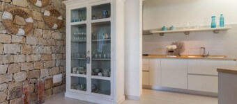 VILLA BOUGAINVILLEA with pool and private garden, just 500 meters from the sea